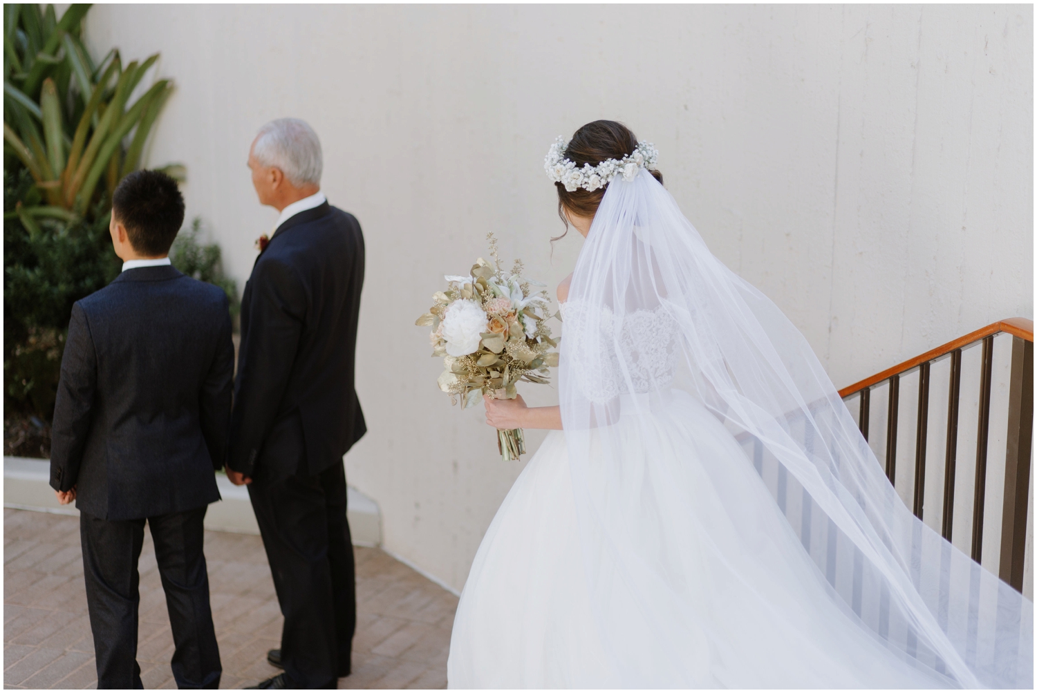 first look with groom and dad, wedding first look, Hawaii wedding, cafe julia wedding photos, honolulu hawaii wedding photos, honolulu hawaii photographer