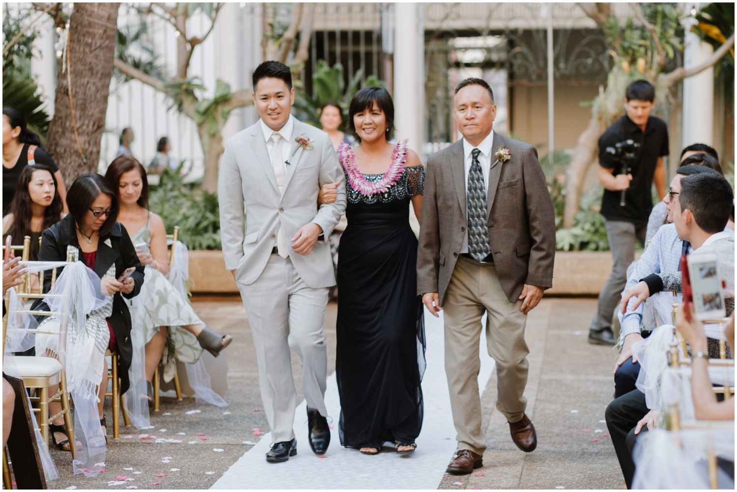 Honolulu Hawaii Wedding, Honolulu Hawaii Wedding Photographer, Cafe Julia Wedding in Hawaii, Hawaii Wedding Photographer, Hawaii Wedding Photos, Hawaii Elopement, Honolulu Photographer