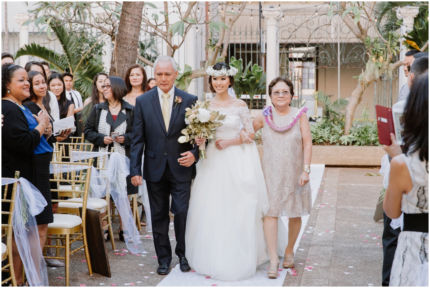 Honolulu Hawaii Wedding, Honolulu Hawaii Wedding Photographer, Cafe Julia Wedding in Hawaii, Hawaii Wedding Photographer, Hawaii Wedding Photos, Hawaii Elopement, Honolulu Photographer