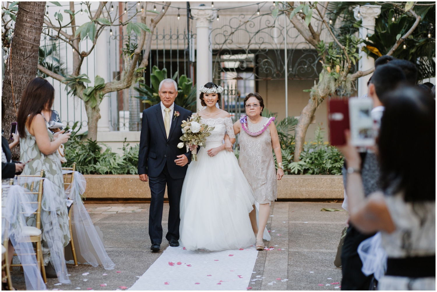 Honolulu Hawaii Wedding, Honolulu Hawaii Wedding Photographer, Cafe Julia Wedding in Hawaii, Hawaii Wedding Photographer, Hawaii Wedding Photos, Hawaii Elopement, Honolulu Photographer