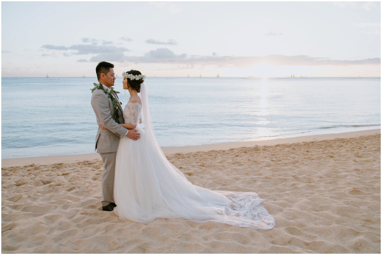 Honolulu Hawaii Wedding, Honolulu Hawaii Wedding Photographer, Cafe Julia Wedding in Hawaii, Hawaii Wedding Photographer, Hawaii Wedding Photos, Hawaii Elopement, Honolulu Photographer