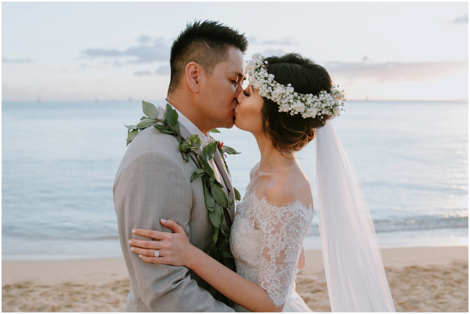 Honolulu Hawaii Wedding, Honolulu Hawaii Wedding Photographer, Cafe Julia Wedding in Hawaii, Hawaii Wedding Photographer, Hawaii Wedding Photos, Hawaii Elopement, Honolulu Photographer