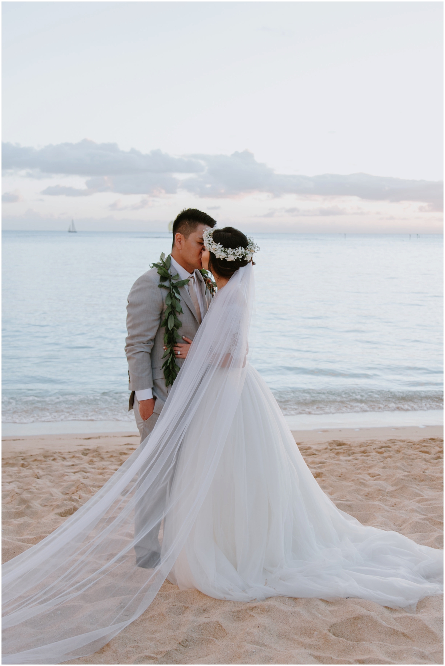 Honolulu Hawaii Wedding, Honolulu Hawaii Wedding Photographer, Cafe Julia Wedding in Hawaii, Hawaii Wedding Photographer, Hawaii Wedding Photos, Hawaii Elopement, Honolulu Photographer