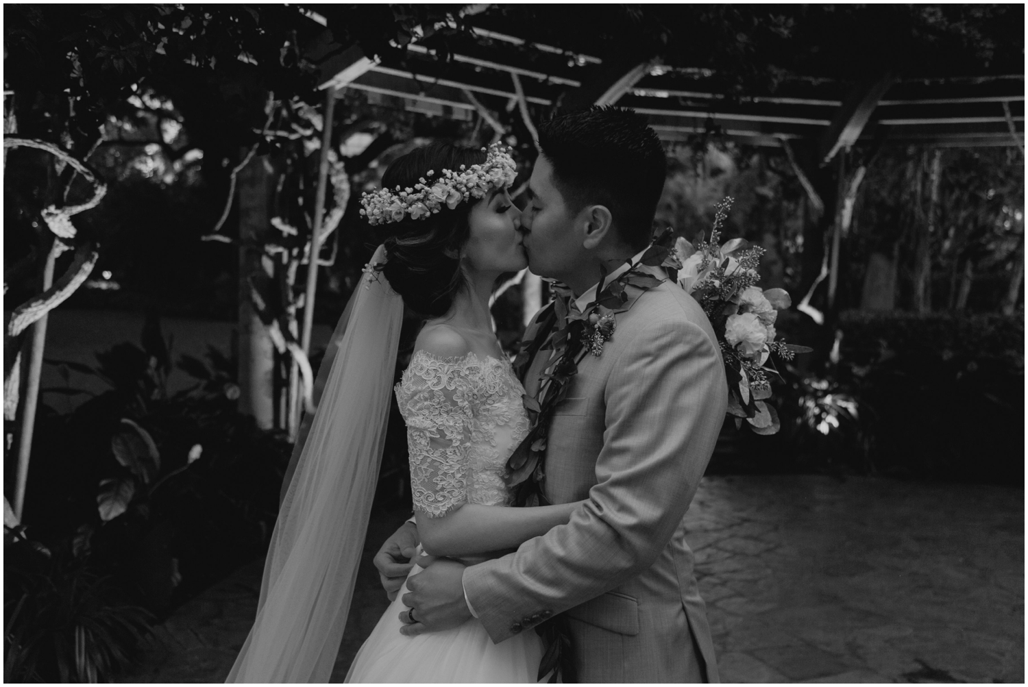 Honolulu Hawaii Wedding, Honolulu Hawaii Wedding Photographer, Cafe Julia Wedding in Hawaii, Hawaii Wedding Photographer, Hawaii Wedding Photos, Hawaii Elopement, Honolulu Photographer