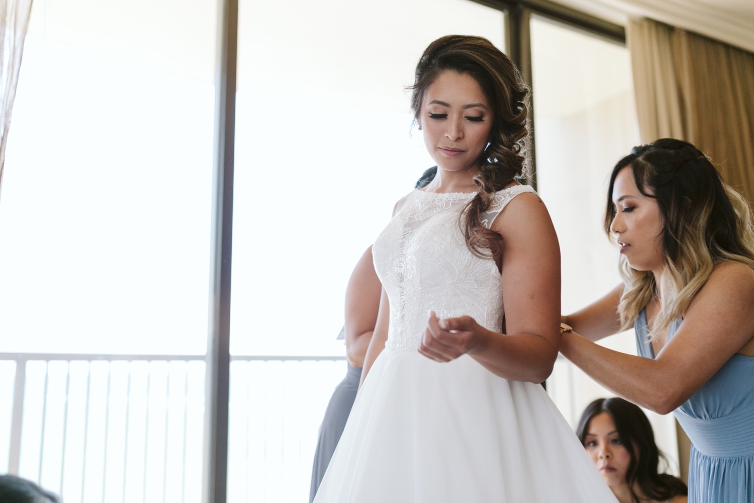 011_Brayden-Julianne-Wedding-11_Bridesmaids_Hawaiian_Village_Bride_getting_ready_Hilton.jpg