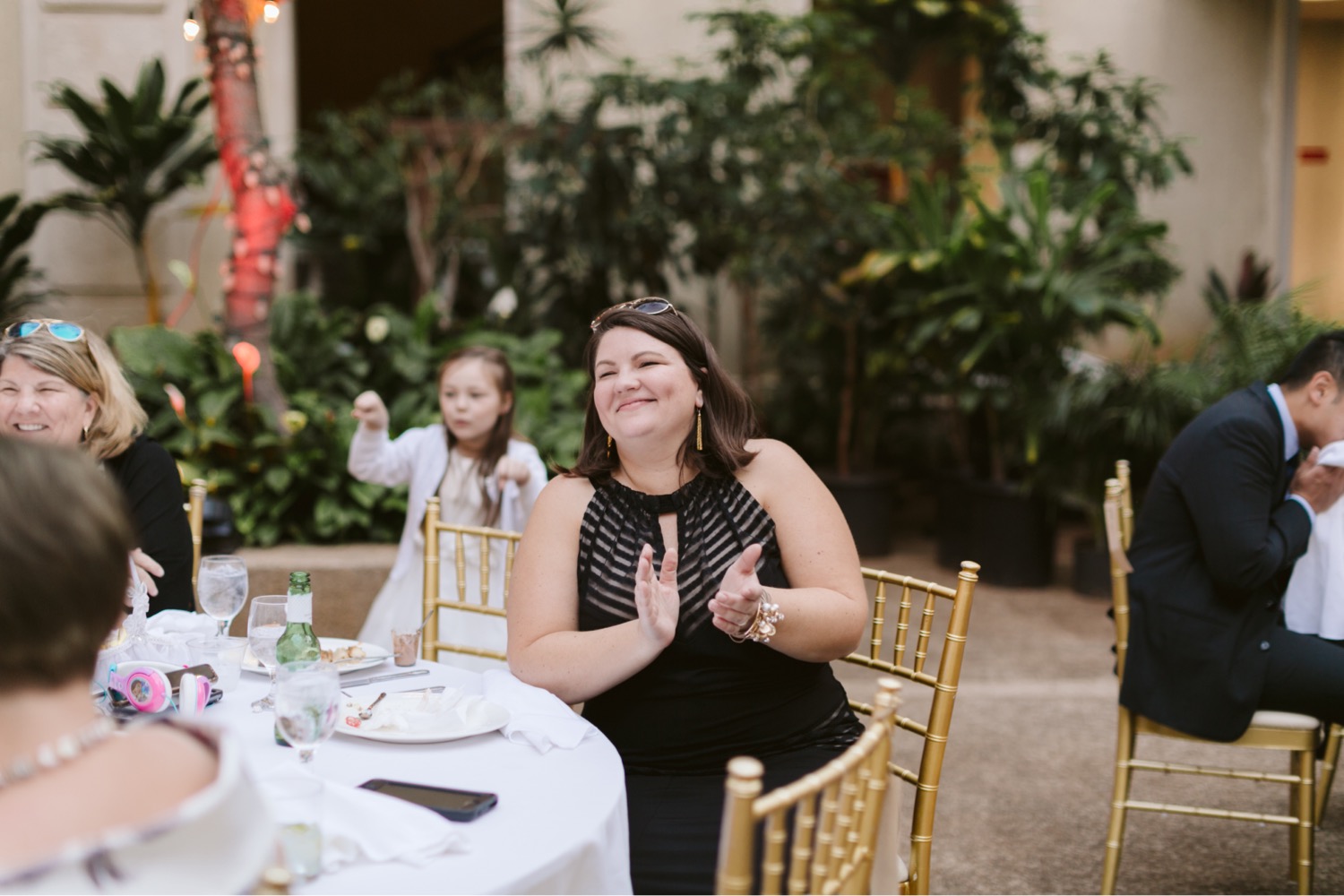 Cafe_Guests_Julia_Honolulu_Hawaii_reception_Wedding.jpg