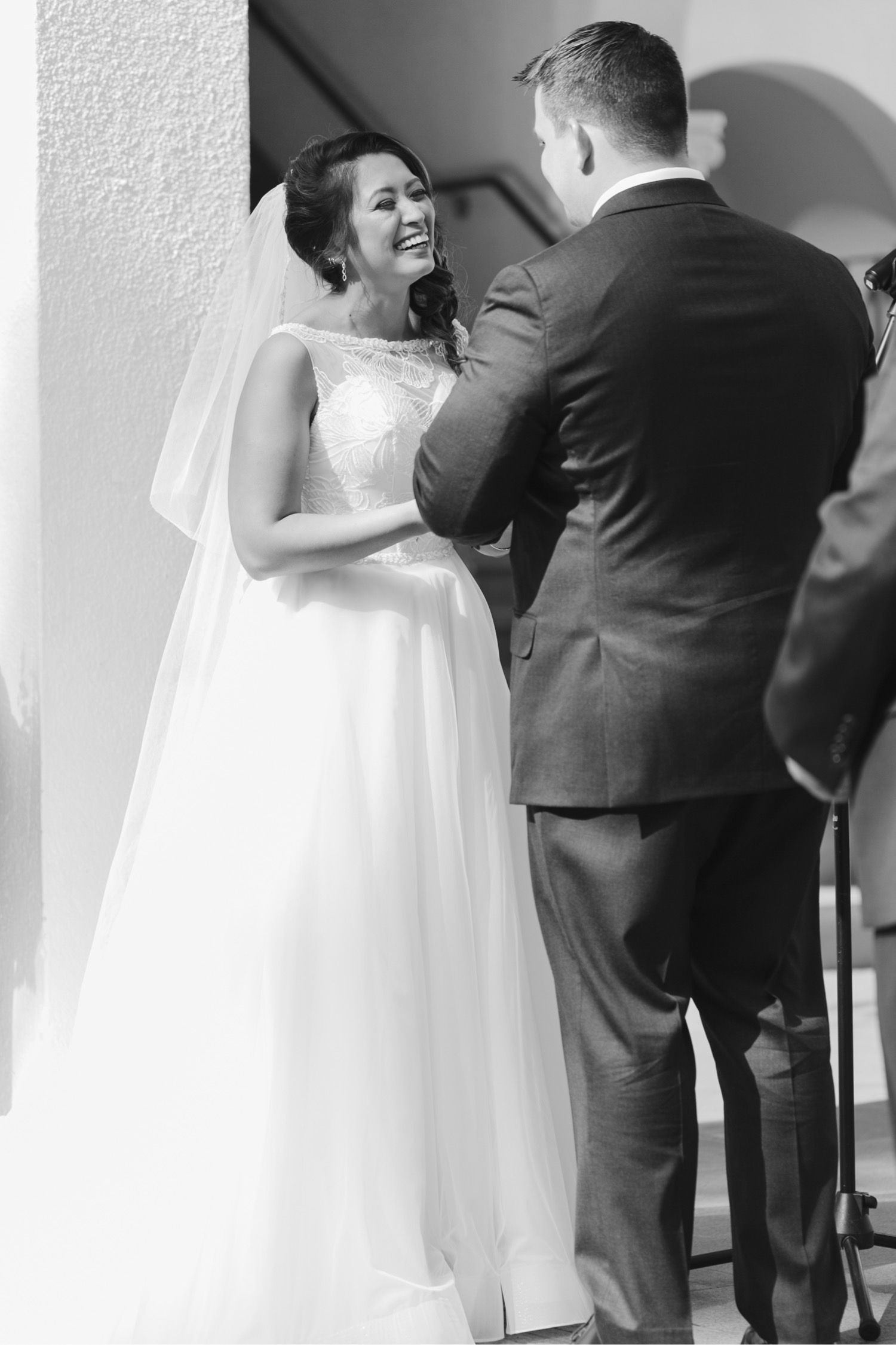 Julia_Groom_Hawaii_Ceremony_Bride_Honolulu_Cafe_Wedding.jpg