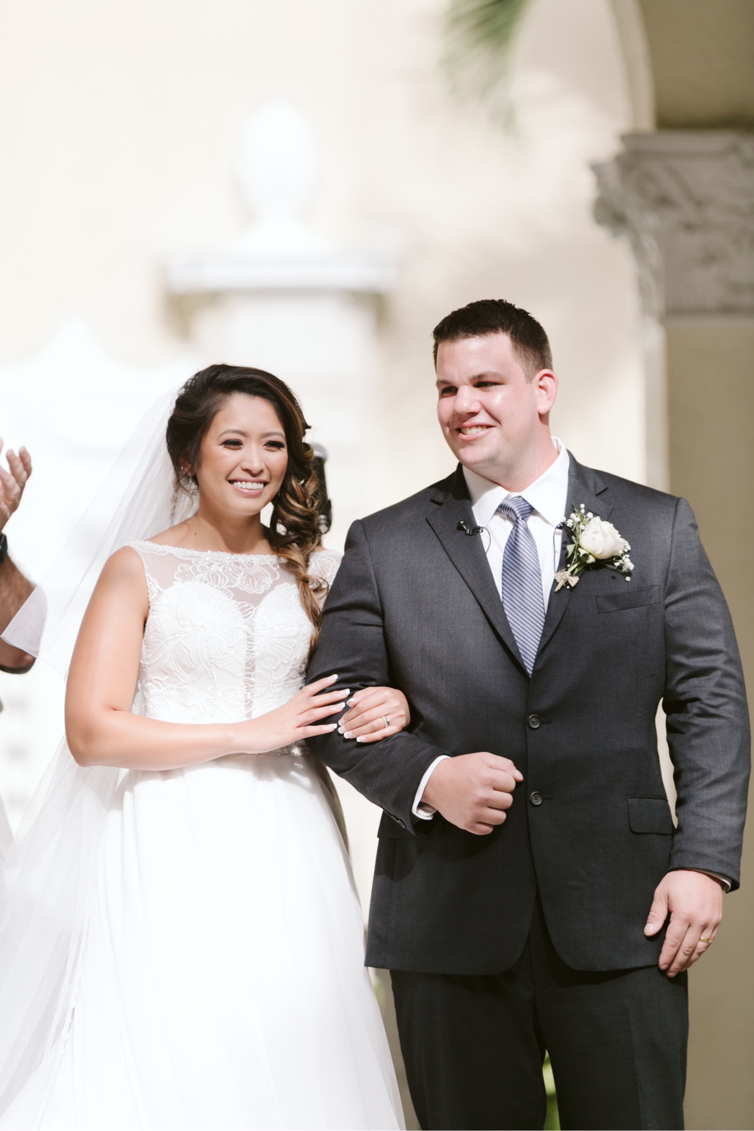 Julia_Groom_Hawaii_Ceremony_Bride_Honolulu_Cafe_Wedding.jpg