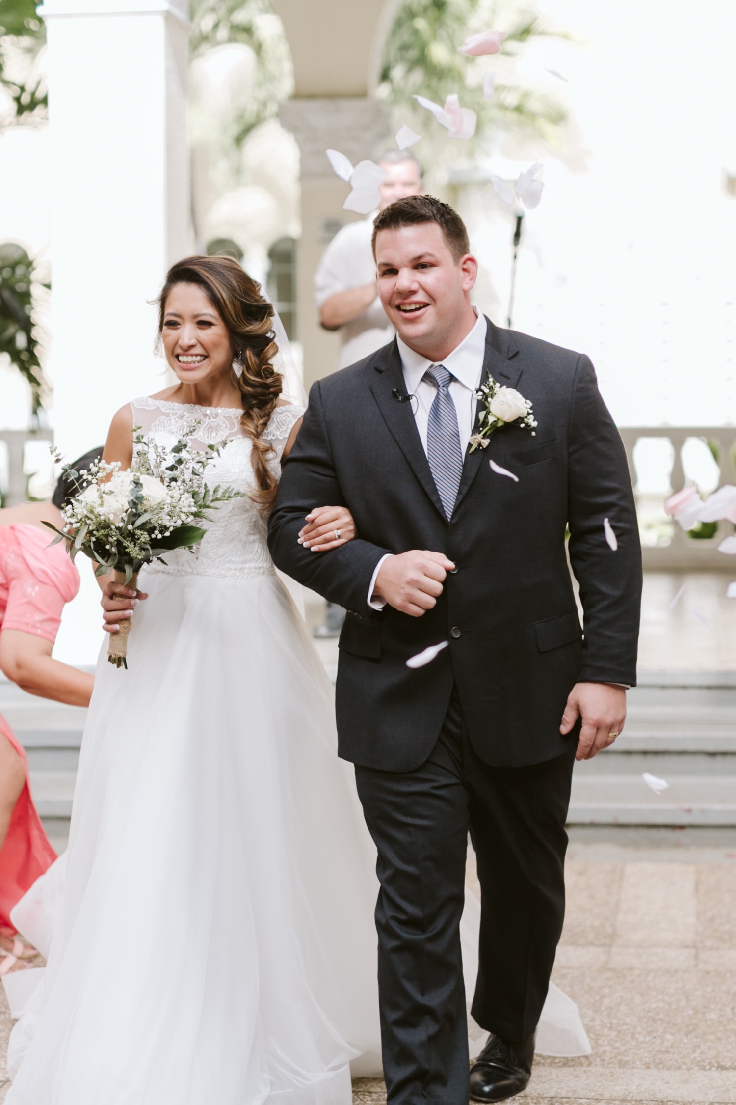Julia_Groom_Hawaii_Ceremony_Bride_Honolulu_Cafe_Wedding.jpg