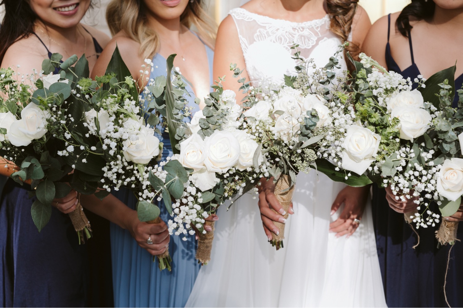 Julia_Hawaii_Bridesmaids_Honolulu_Wedding_Bride_Cafe_Bouquet_flowers.jpg