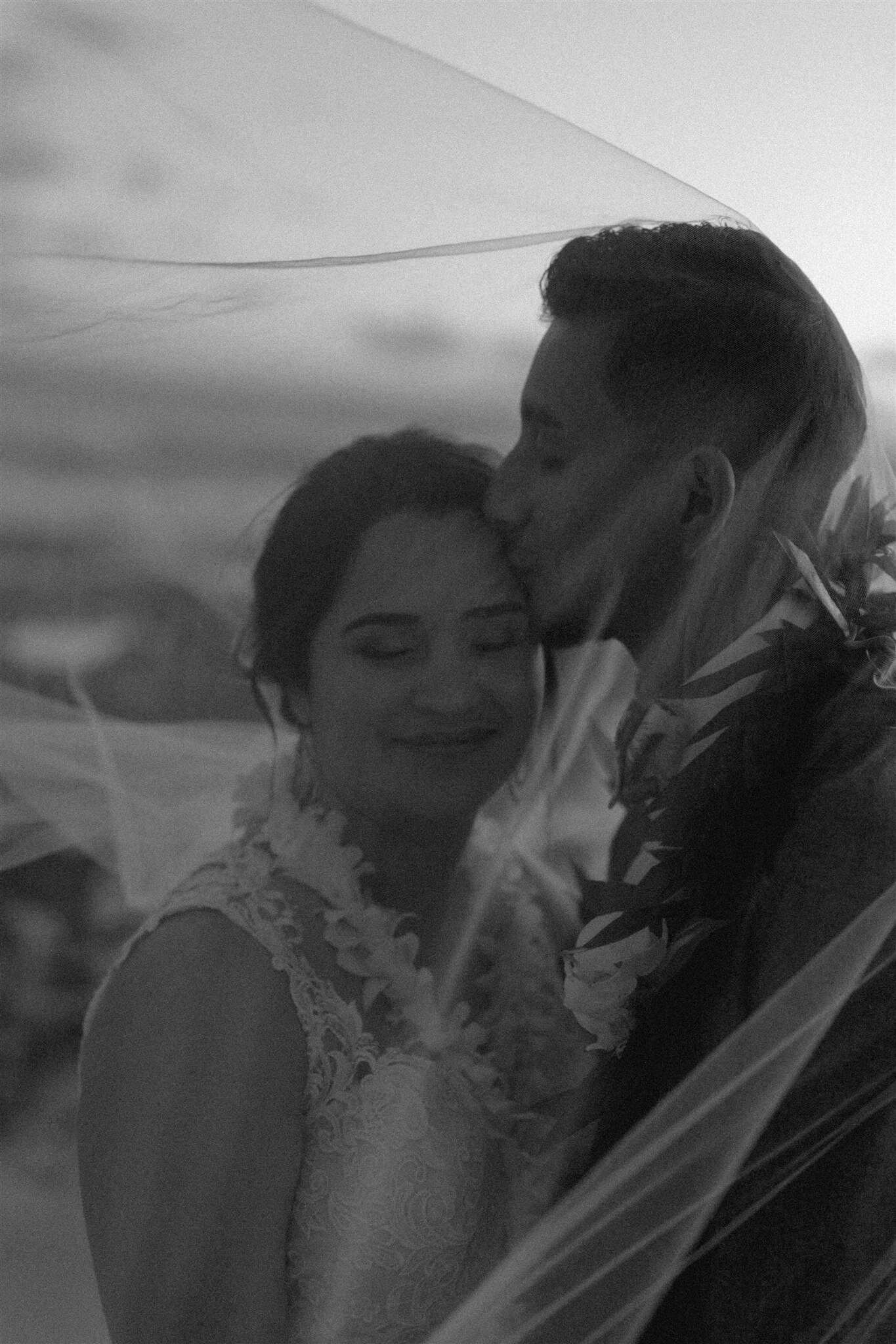5-Palms-Restaurant-Maui-Hawaii-Wedding-sunset-portraits-veil-windy.jpg