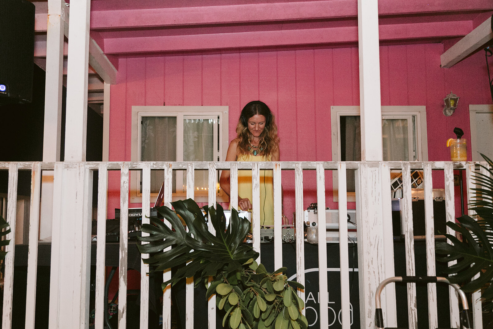 North-Shore-Hawaii-Mokuleia-Beach-House-Wedding.jpg