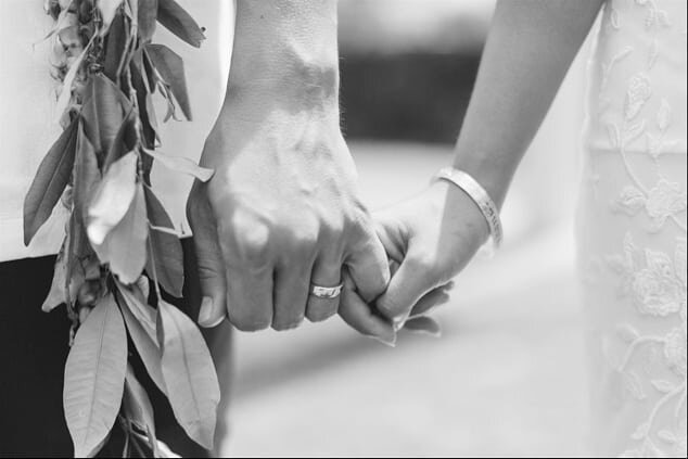 In this rough time, I'm so thankful to be a part of this amazing wedding vendor community in Hawaii!⁠
⁠
It's one thing to say you'll be there for a couple, but I've seen them rally reschedules and postponements even selling the centerpiece flowers in order to help the client get money back.⁠
⁠
You all are truly inspiring, and I'm so happy to be a part of a caring community!⁠
⁠
.⁠
.⁠
.⁠ #hawaiiweddingphotographer #oahuweddingphotographer #hawaiiwedding #oahuwedding #oahuweddingphoto #photobugcommunity #junebugweddings #pacificweddings #greenweddingshoes #wedhawaii #weddingchicks⁠