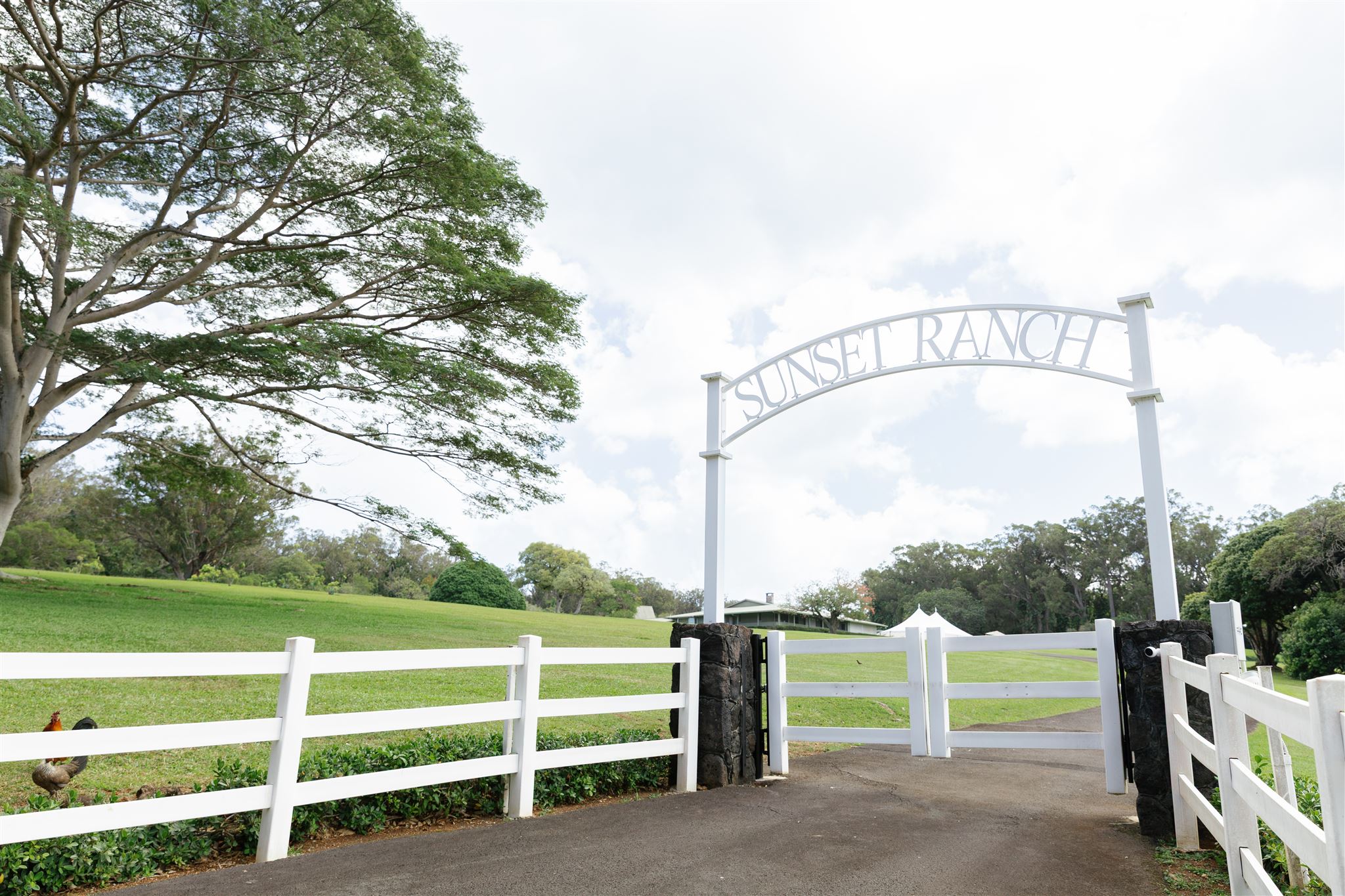 the entrance to sunset ranch in hawaii 