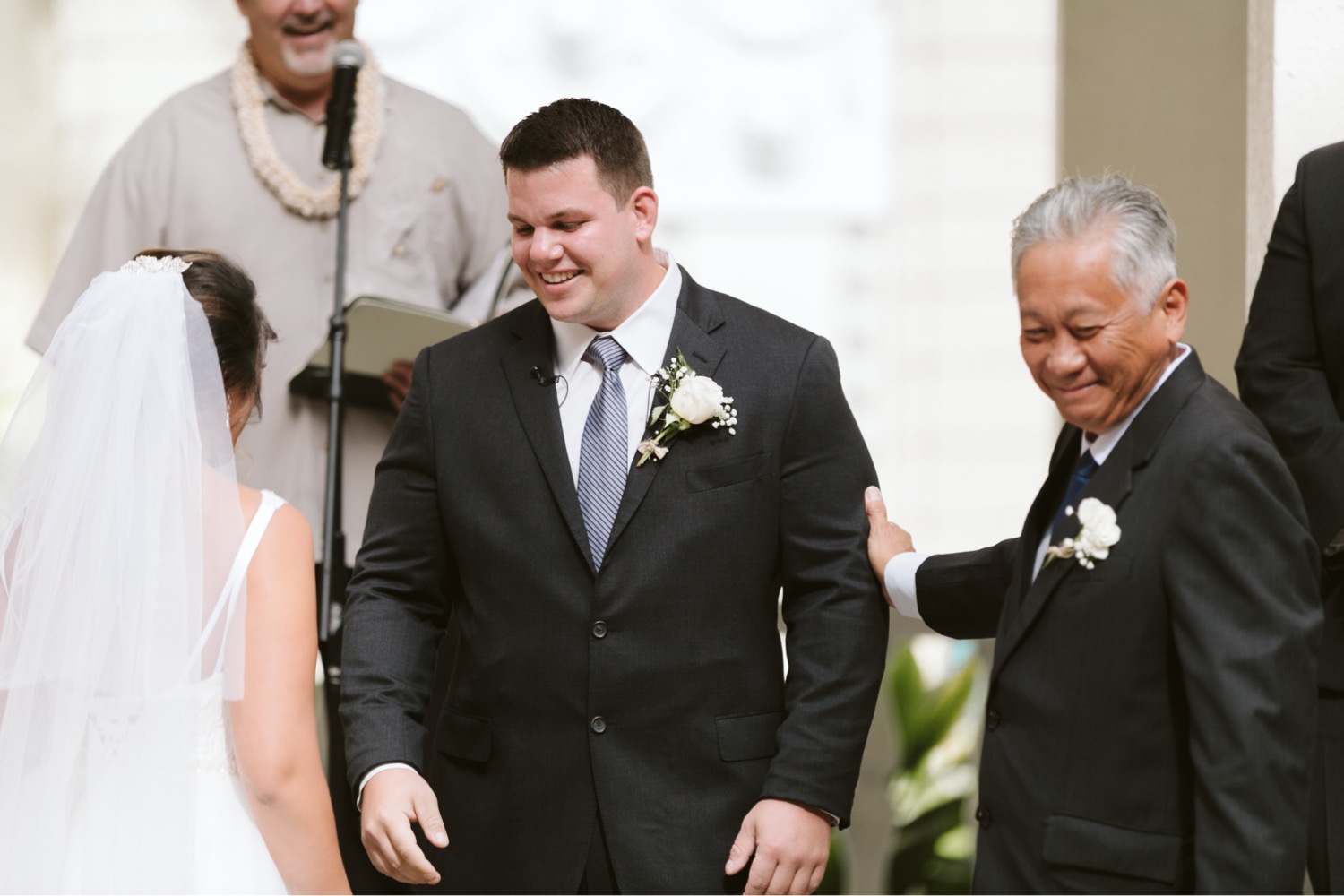 Julia_Groom_Hawaii_Ceremony_Bride_Wedding_Cafe_Honolulu_dad.jpg