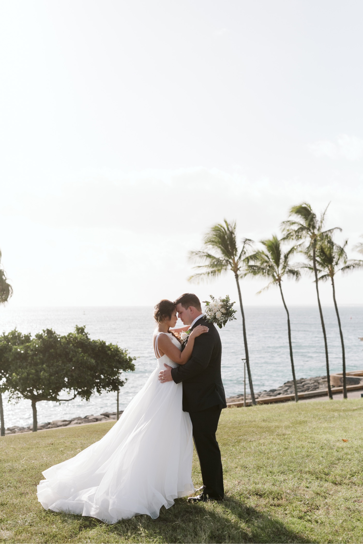 Julia_Groom_Hawaii_Waterfront_Bride_Wedding_Cafe_palm_trees_Honolulu_Kakaako.jpg