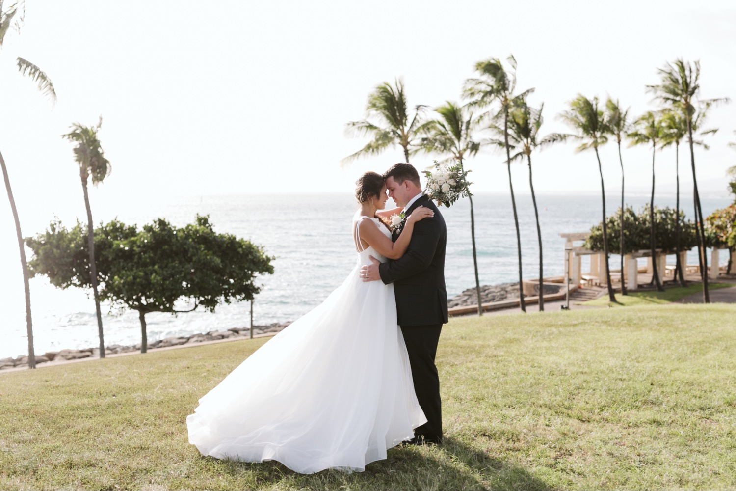 Julia_Groom_Hawaii_Waterfront_Bride_Wedding_Cafe_palm_trees_Honolulu_Kakaako.jpg