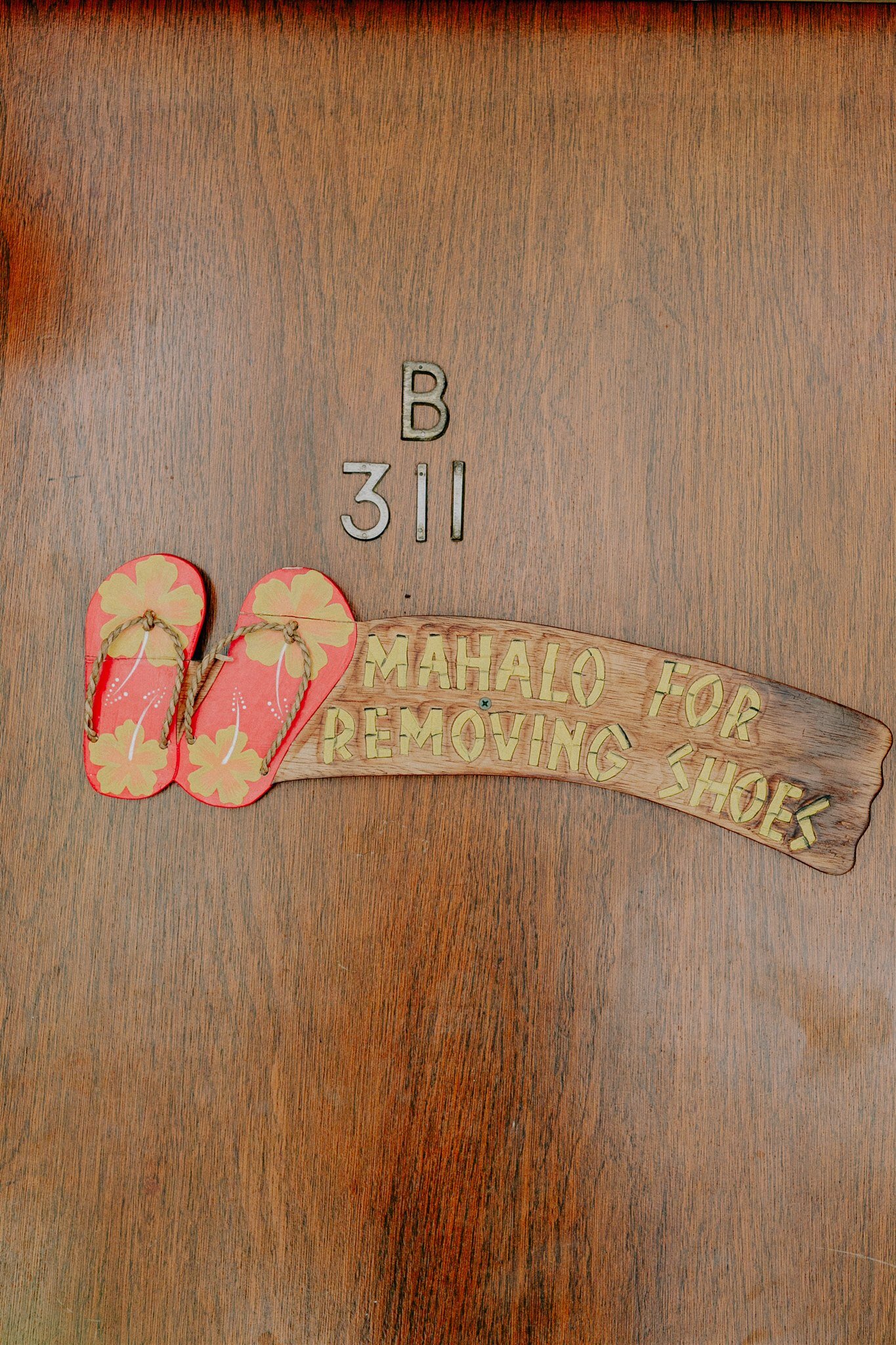 hawaii-door-entrance-remove-slippers.jpg